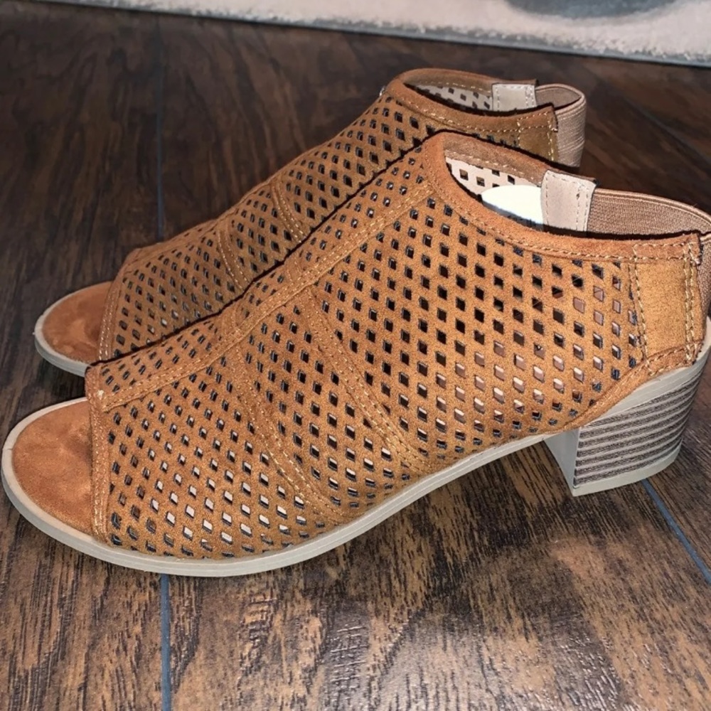 Heel boots